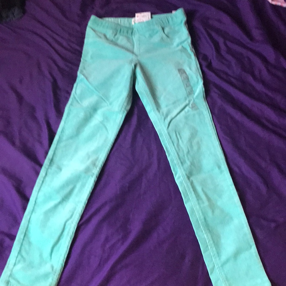 H&M’s girl’s mint green pants